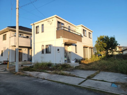 甲斐市島上条 2011年築・トヨタホーム施工中古戸建 車並2