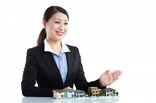 不動産会社の女性