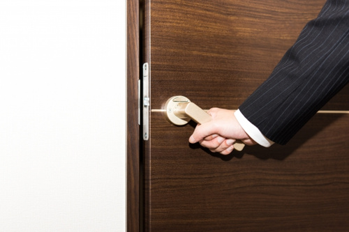 ドアをチェックして欠陥住宅なのか判断する