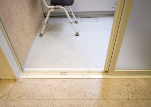 バリアフリー仕様の一戸建ての床