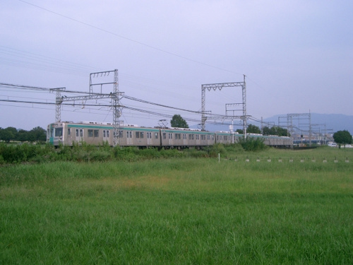 河内永和駅の電車
