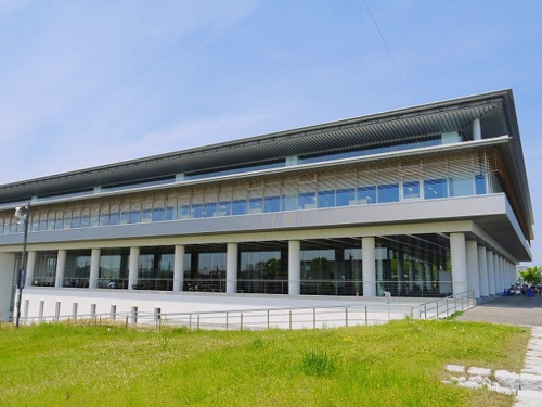 奈良県立図書情報館画像