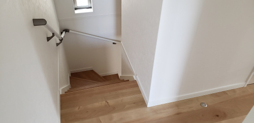 今、流行りのシックな外観ですね!!