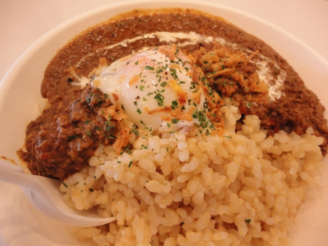 船橋市津田沼でカレーをデリバリー!「サンティ」と「ヒマラヤ」を食べ比べ