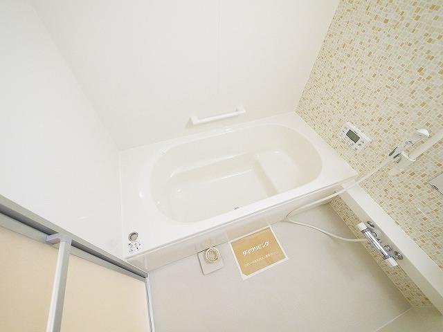 【お風呂のカビ対策】嫌なカビを防ぐ効果的な掃除方法まとめ