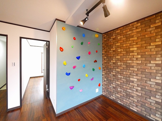 「リバー・フォレスト」ボルダリングウォール