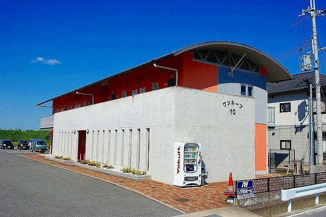 天井が高く開放感のある「ワンルーフ10」