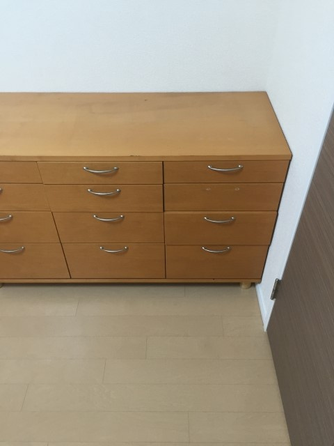 大型家具を動かすための準備をする