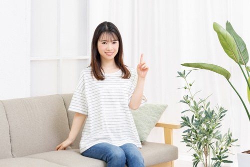 狭い賃貸のお部屋でソファを置くには?ポイントを押さえた工夫で快適に