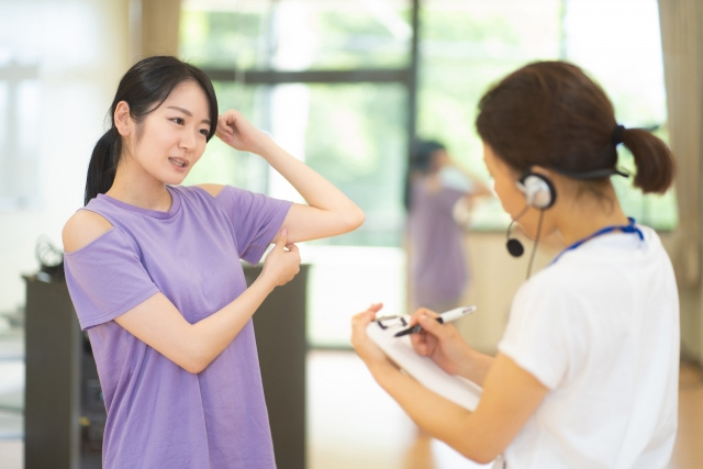 ヨガインストラクターが教える日常生活の二の腕ケア方法