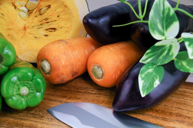 買い物は週2回、自炊は作り置き!先輩の節約術