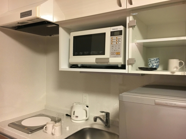 一人暮らしでも食器棚は必要?