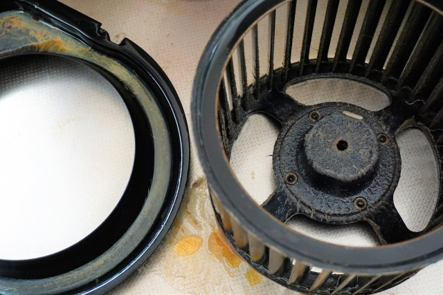 キッチンの換気扇は油汚れの洗浄がカギ!