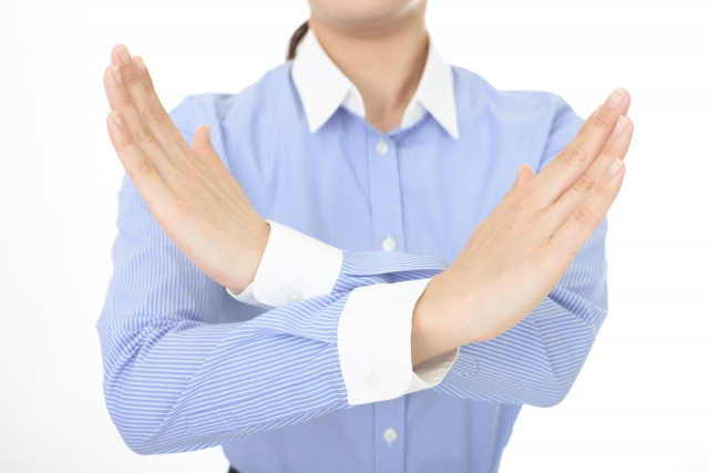 窓ガラスを掃除するときにやってはいけないこと
