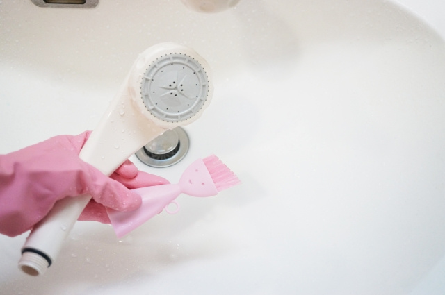 バスルームのシャワーの水圧が弱いときの対策とは?