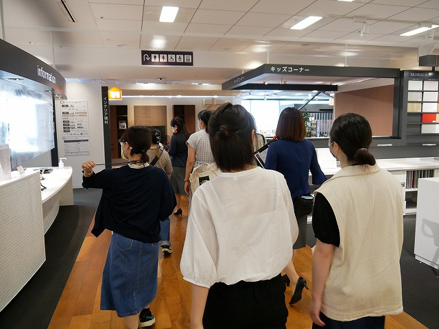 LIXILショールーム見学開始
