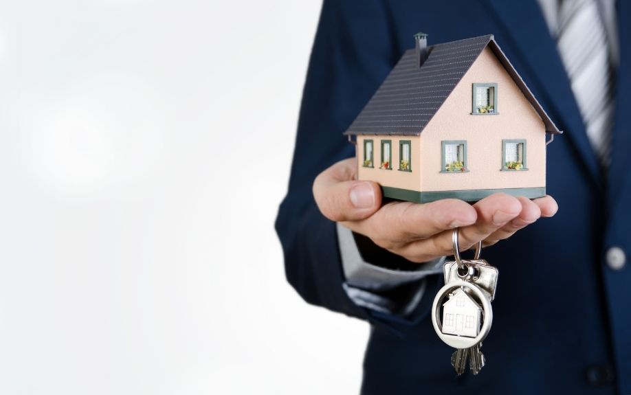 不動産売却を住みながらおこなう際の注意点について