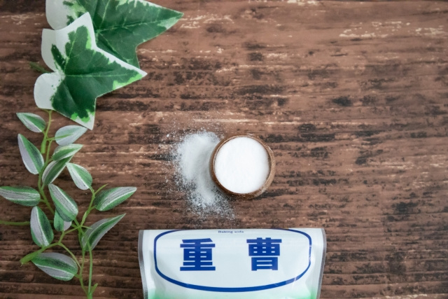 油汚れに効果的な重曹を使う