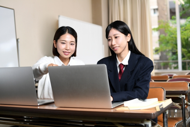 明石市にある明石市立明石商業高等学校にある学科は?