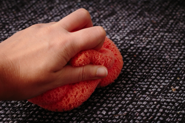 カーペットのシミはすぐに落とす