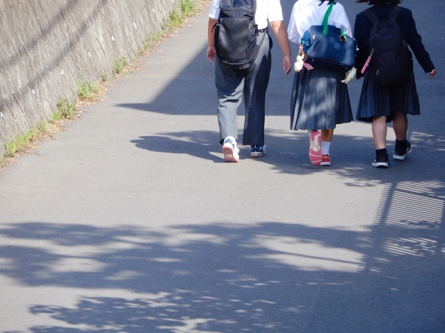 中学生が対象となる就学支援制度もある