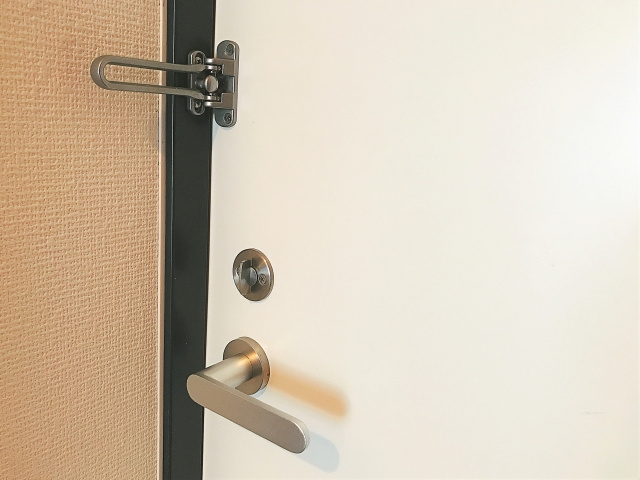 玄関の鍵の閉め忘れはどうすれば防げるのか?