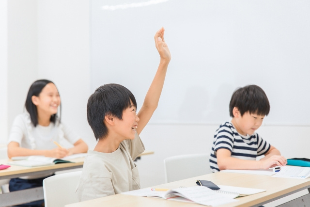 奈良県天理市以外にも学校3部制の導入事例がある