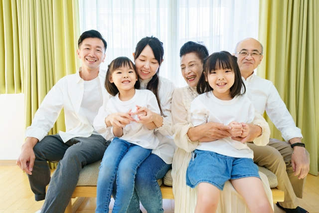 実家の近くで子育てをするメリットは?物件選びのポイントも解説