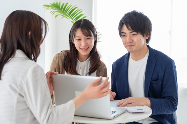 共有名義の不動産を売却する方法は?必要書類や売却時のポイントも解説!