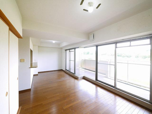 ローレルスクエア登美ヶ丘東館の室内写真1