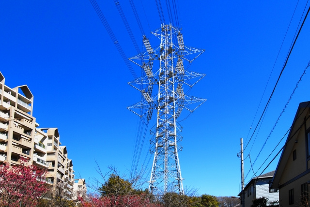 不動産の売却価格に送電線は影響する?送電線の種類・不動産評価の調べ方も
