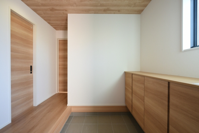 リフォームで玄関位置を変えるメリットは?費用についても解説