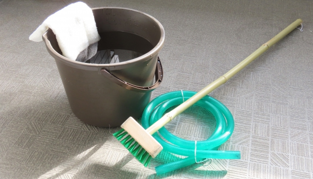 ベランダに鳥のフンを落とされないようにする対策