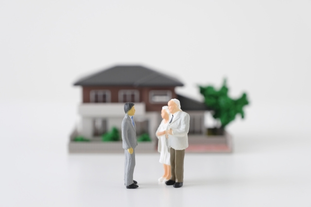 リースバックとは?仕組みやメリット・リバースモーゲージとの違いも解説