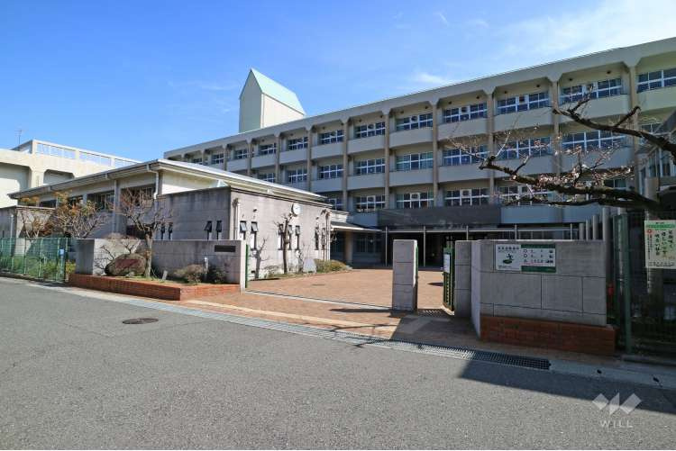 鷹匠中学校