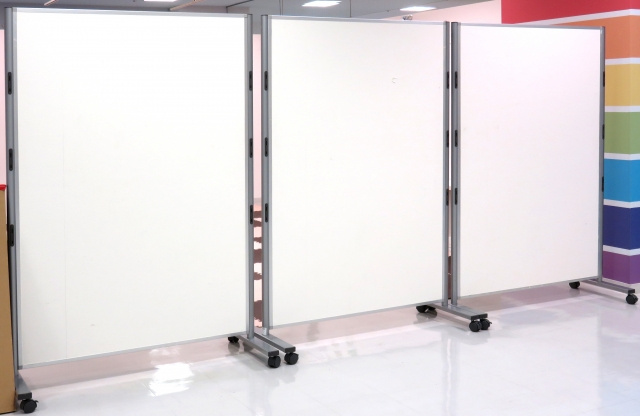 オフィスのパーテーション工事の設置型のメリット・デメリット