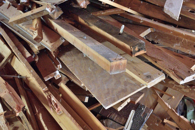 家の解体後に木材を再利用するのは法律上の義務?