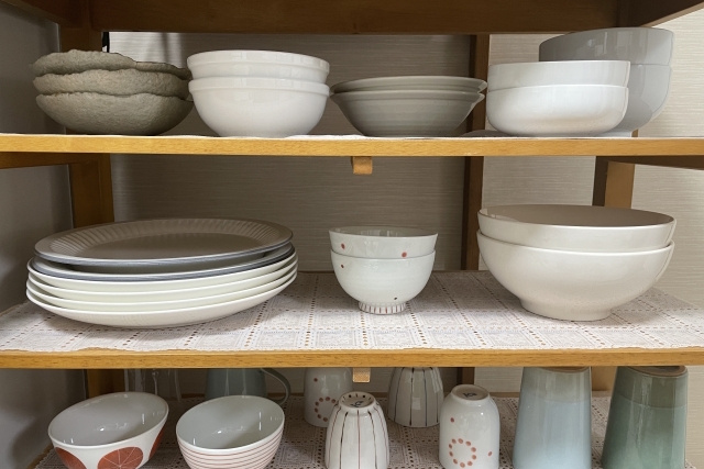 どうしても食器棚が必要な場合に気を付けるべきことやできる工夫は?