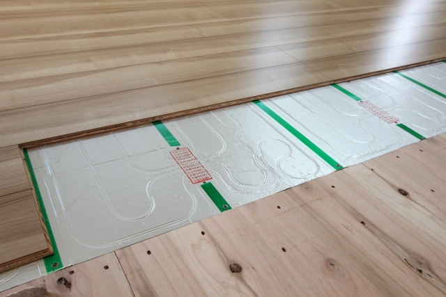 一戸建てに床暖房を設置する方法!費用の目安や種類についても解説