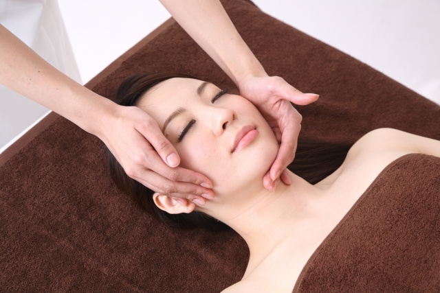 「国際エステティック専門学校」の学科