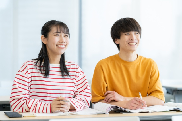 「岡山商科大学」の学科