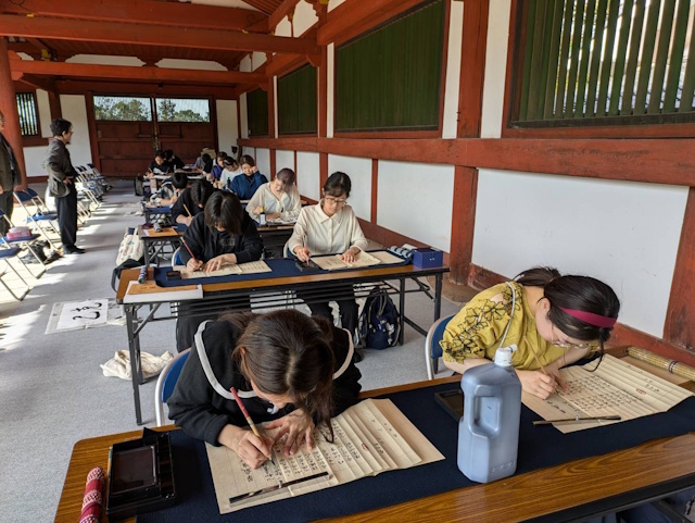 奈良女子大学書道部合宿作成風景
