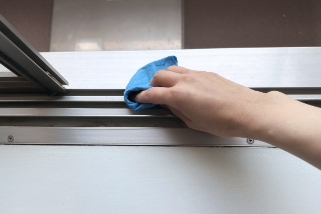 マンションの網戸の頑固な汚れを落とす方法