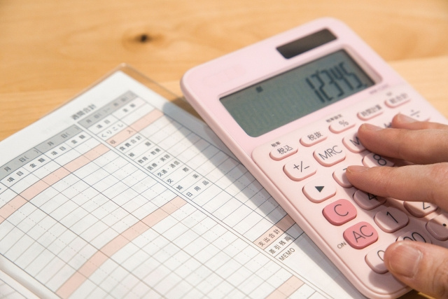 同棲したらかかる生活費はいくら?折半方法や節約の工夫についても解説の画像