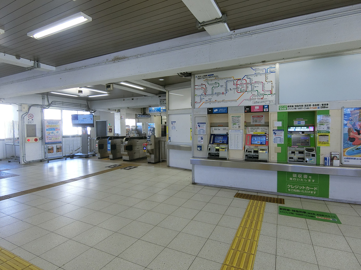 塩屋駅構内