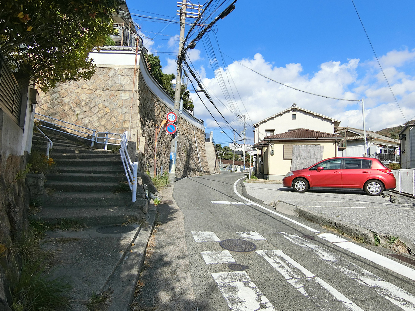 塩屋駅周辺の街並み