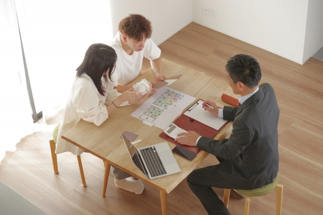住宅ローンの選び方と種類は?金利タイプや夫婦で組めるローンまで解説