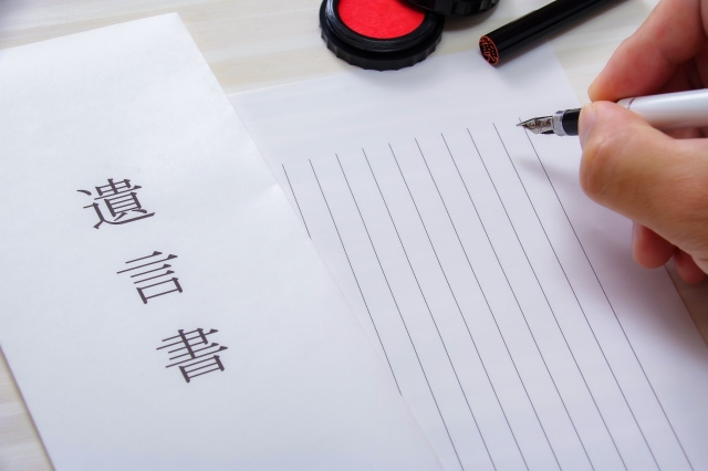 相続で遺言書の種類は何がある?特徴や注意点についても解説