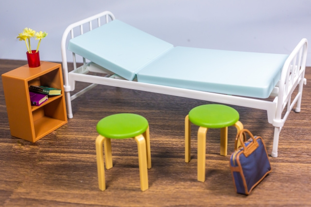 一人暮らしの親が長期入院したら住民票はどうする?異動やメリットも解説