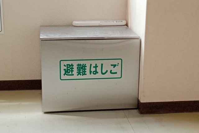 賃貸の避難はしごは使える?設置基準や使い方のポイントについても解説